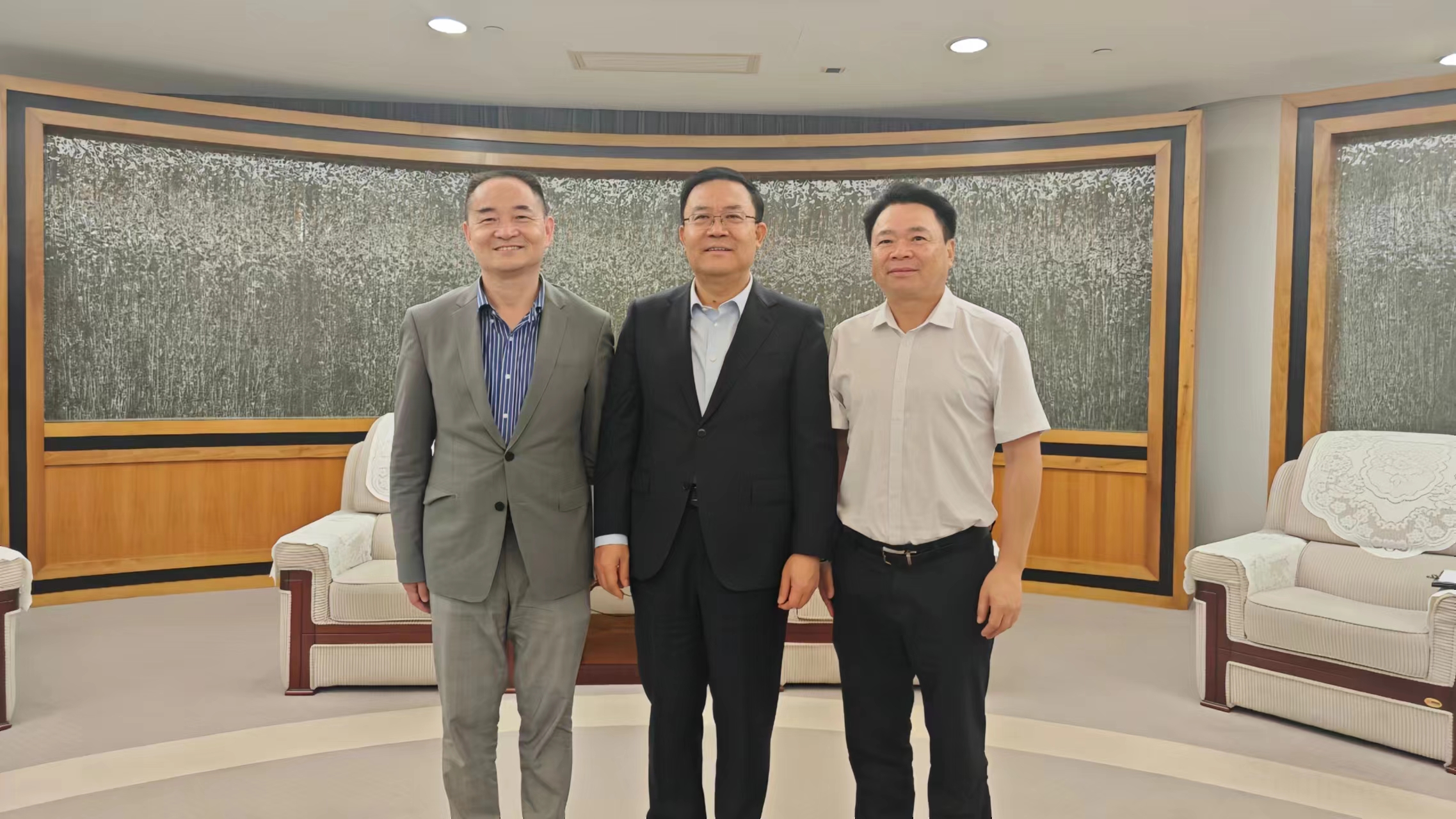 深圳市副市长王守睿接见碧兴物联董事长何愿平
